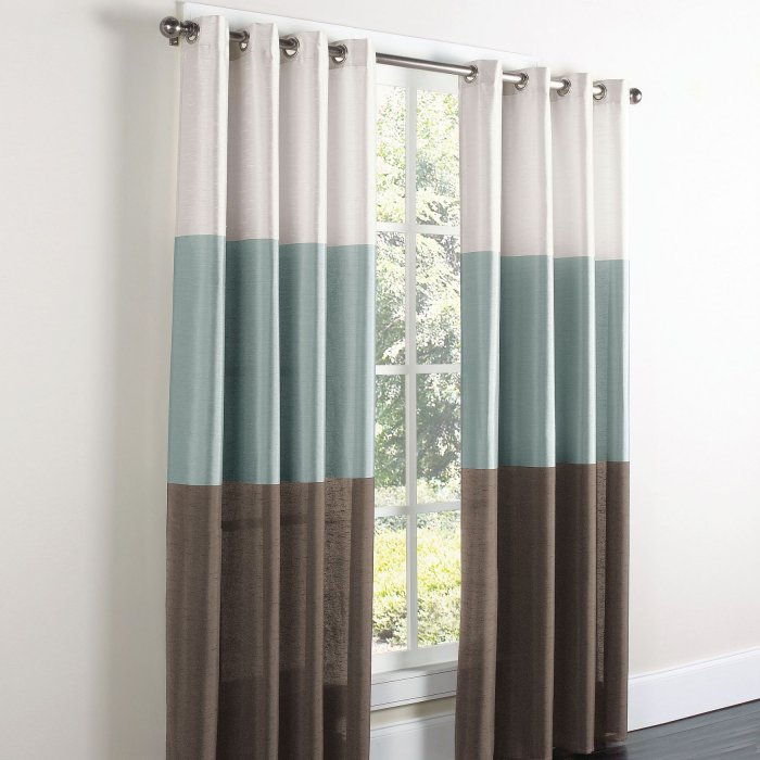 curtains-on-the-grommet-5-7