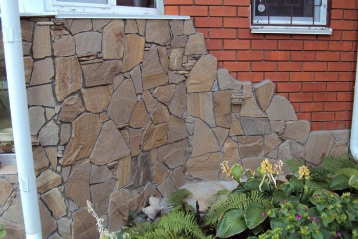 Облицовка стен натуральным камнем